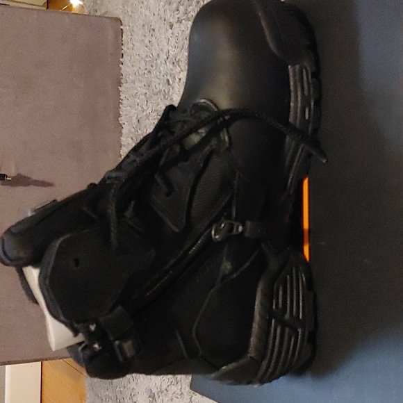 Magnum Work Boots - Picture 3 of 4